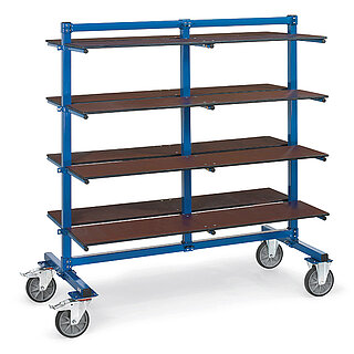 ein blauer FETRA® Tragarmwagen mit vier Etagen und beidseitigen braunen Holzeinlegeplatten auf weißem Hintergrund