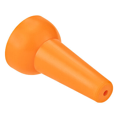 eine orangefarbene Düse der Aqua-Loc Serie aus Kunststoff mit Kugelkopfgelenkpfanne hinten und nach vorne konisch zulaufender Düsenöffnung mit 1,5 mm Durchlass zur Zuführung von Kühlschmierstoffen, freigestellt auf weißem Hintergrund