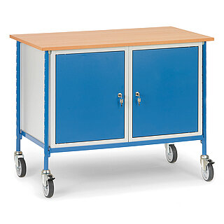 ein blauer FETRA® Rolltisch mit 2 Schrankabteilen auf weißem Hintergrund