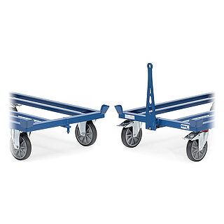 Detailaufnahmen von Kupplungszapfen und Deichsel zweier blauer FETRA® Palettenfahrgestelle auf weißem Hintergrund