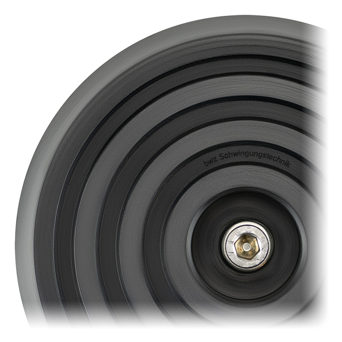 Ansicht der schwarzen Elastomer-Unterseite eines bwz Schwingungstechnik® Nivellierelementes mit 4 konzentrischen Ringen für Gleitschutz