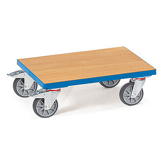 ein blauer FETRA® Rollwagen mit Holzplattform für Eurokästen auf weißem Hintergrund