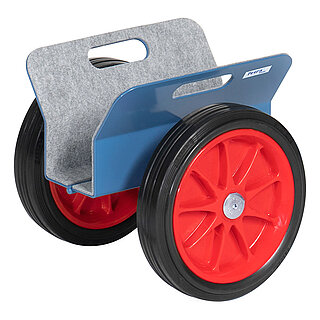 ein blauer FETRA® Roller zum Transport von Platten mit zwei schwarzen Vollgummireifen auf roten Felgen vor weißem Hintergrund