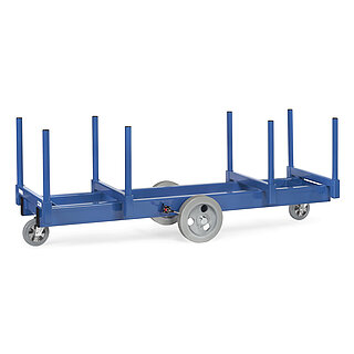 ein blauer länglicher FETRA® Rollwagen mit acht vertikalen Rohren und vier rhombisch angeordneten Rädern mit Elastic-Vollgummi-Bereifung zum Transport von Langmaterialien auf weißem Hintergrund