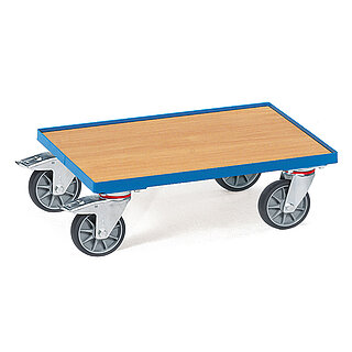 ein blauer FETRA® Rollwagen mit Holzplattform für Eurokästen auf weißem Hintergrund