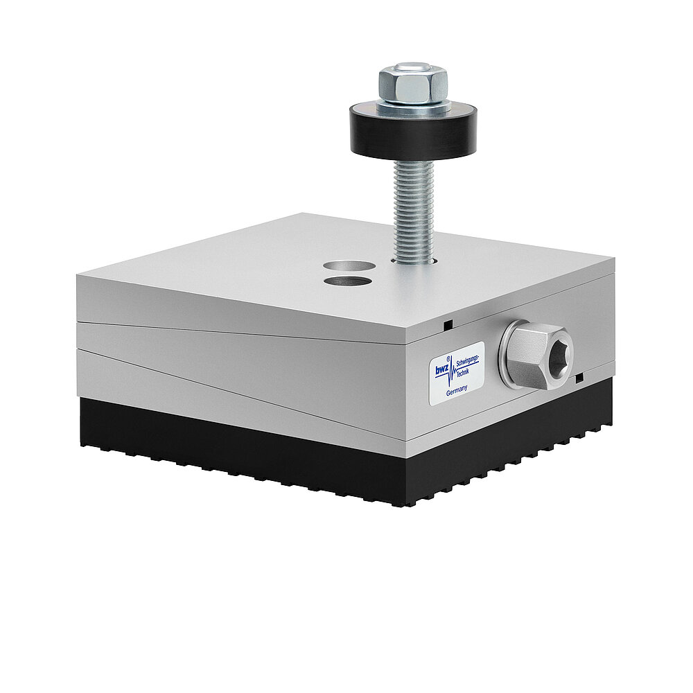 a square, height-adjustable machine mount made of precision-milled metal, adjusted in middle position, consisting of top, middle and bottom part lacquered in silver colour, with the wedge-shaped middle part featuring a protruding centered hexagonal screw for height adjustment, two holes for fastening screws in the top part, a fastening screw passing through the bottom part and sticking out on top with a screwhead isolation disc at the top screw end and a thick black elastomer with structured surface for vibration isolation at the bottom, isolated on white background