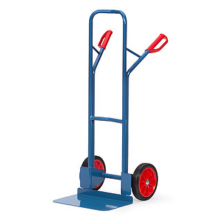 eine blaue FETRA® Stapelkarre aus doppeltem Stahlrohr mit Vollgummibereifung, breiter Ladeschaufel und roten Handgriffen auf weißem Hintergrund