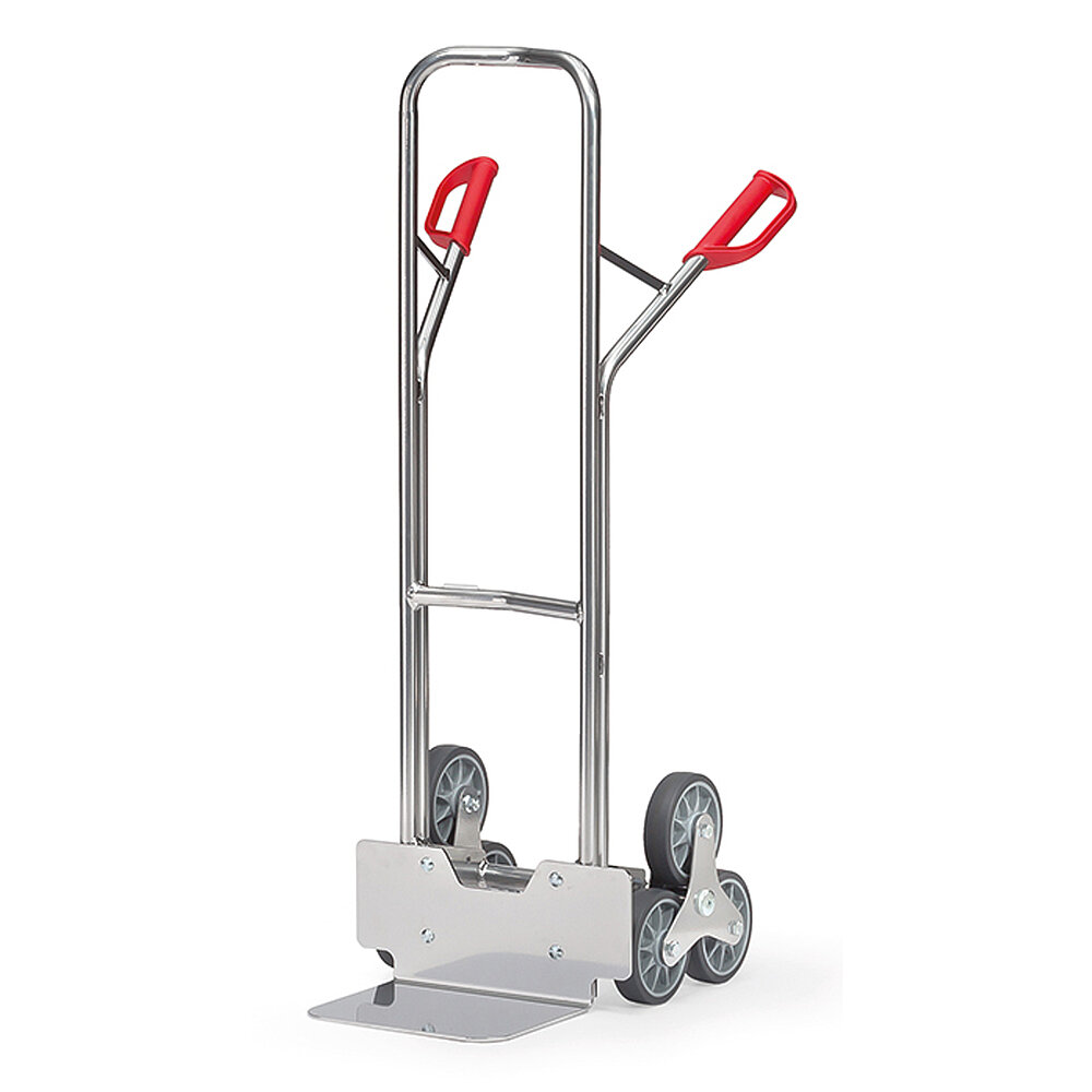 eine silberfarbene FETRA® Treppenkarre aus Aluminium-Stahlrohr mit dreiarmigem Radstern, Ladeschaufel und roten Handgriffen auf weißem Hintergrund