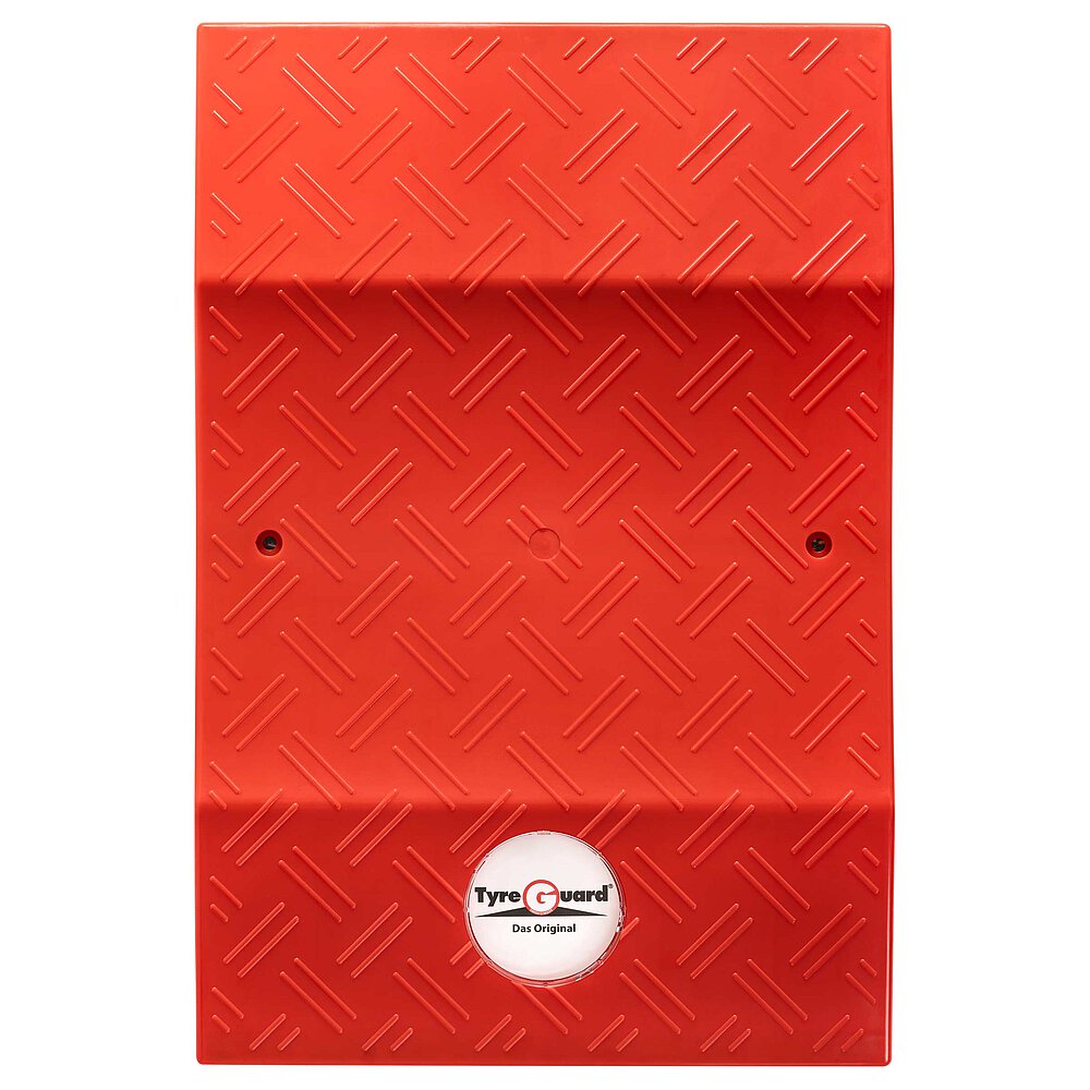 ein roter Reifenschoner aus Kunststoff der Marke TyreGuard® in Hochkantansicht, freigestellt auf weißem Hintergrund