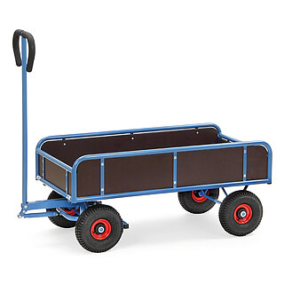 ein blauer 2-achsiger FETRA® Handwagen mit langer Lenkdeichsel mit Handgriff, 4 schwarzen Seitenwänden und Luftbereifung auf weißem Hintergrund