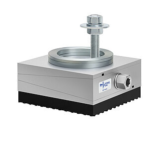 a square, height-adjustable machine mount made of precision-milled metal, adjusted in middle position, consisting of top, middle and bottom part lacquered in silver colour, with the wedge-shaped middle part featuring a protruding centered hexagonal screw for height adjustment, an angular compensation calotte consisting of two spherical, aligned metal rings fastened onto the top part, a fastening screw fastened in the bottom part and a thick black elastomer with structured surface for vibration isolation at the bottom, isolated on white background