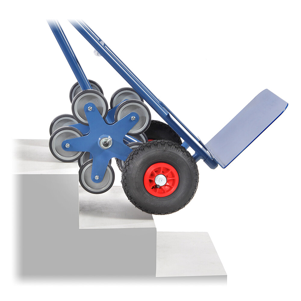 Detailaufnahme eines fünfarmigem Radsterns an einer blauen FETRA® Treppenkarre aus Stahlrohr auf einer Betontreppe