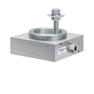 a square, height-adjustable machine mount made of precision-milled metal, adjusted in middle position, consisting of top, middle and bottom part lacquered in silver colour, with the wedge-shaped middle part featuring a protruding centered hexagonal screw for height adjustment, an angular compensation calotte consisting of two spherical, aligned metal rings fastened onto the top part and a fastening screw fastened in the bottom part, isolated on white background